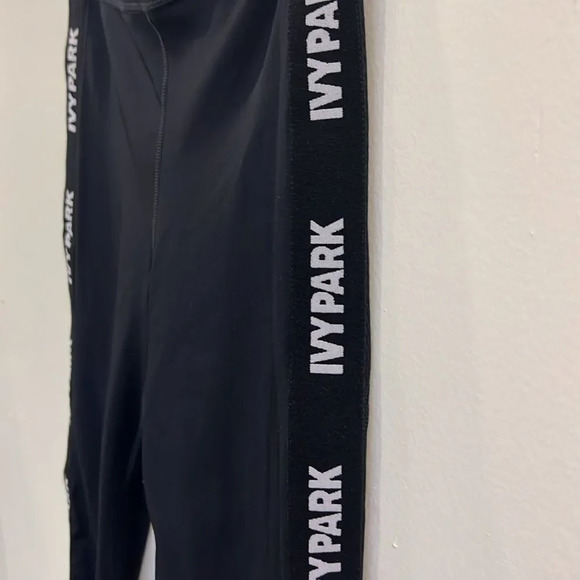 Leggings - IVY PARK - Size Medium - Picture 2 of 6